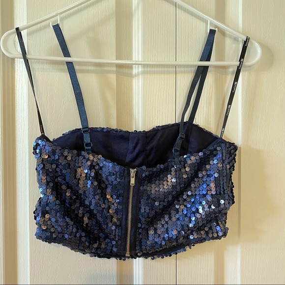 3/$25.00 🛍 
Forever 21 Sequenced Cropped Top - Picture 4 of 7